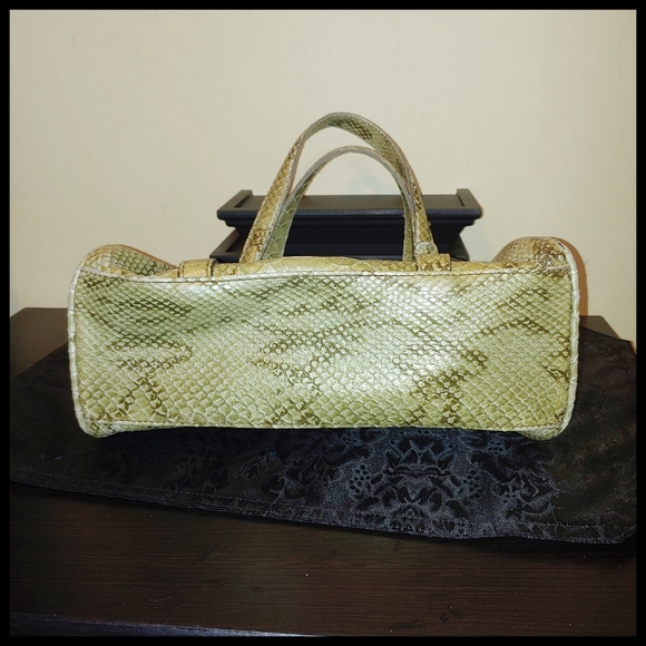 Liz Claiborne Green Snakeskin Print Handbag - Picture 3 of 10